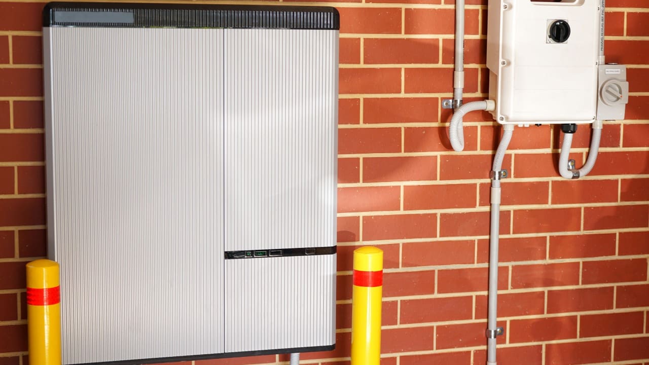Selling solar power back to the grid solar battery